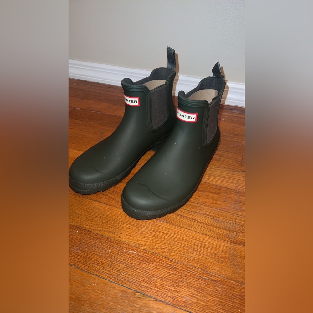 Men’s Original Hunter Chelsea Boots (Size 9) - Dark Olive (Only Worn Once) - Picture 3 of 8